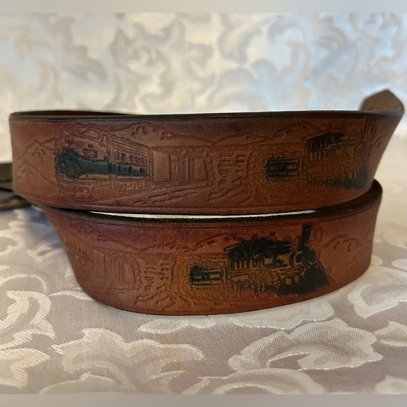 Vintage Crosman Air, Coleman Company, By Century Canada, hand-tooled belt - Picture 3 of 5